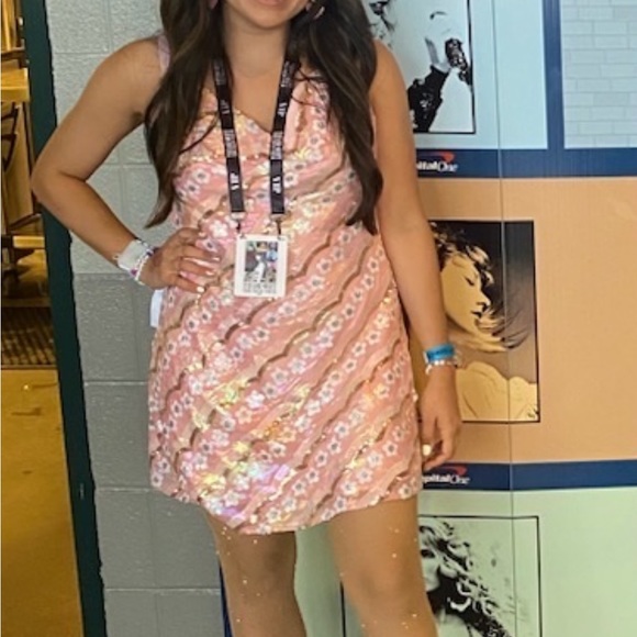 Pink sequin halter dress - Picture 4 of 4